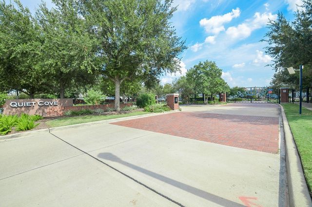 86 Quiet Way Lane, Sugar Land, TX 77498