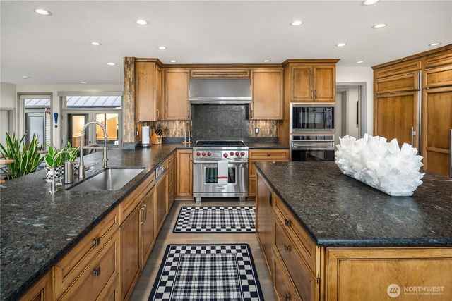 9600 NE 28th Street, Clyde Hill, WA 98004