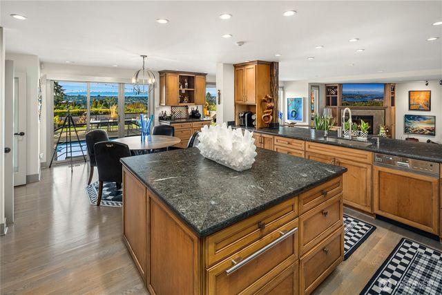 9600 NE 28th Street, Clyde Hill, WA 98004