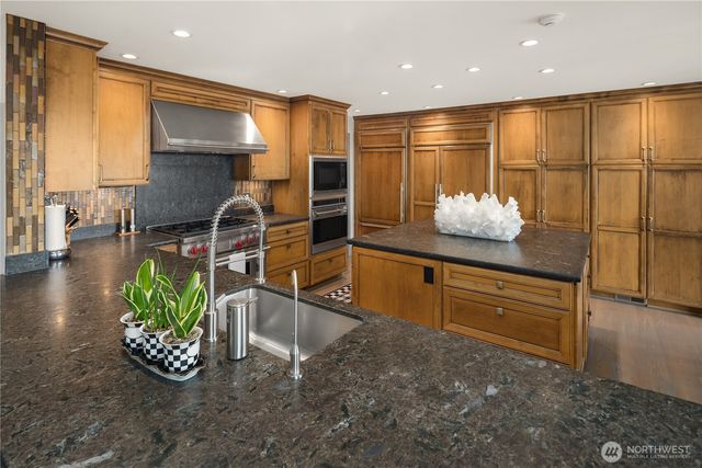 9600 NE 28th Street, Clyde Hill, WA 98004