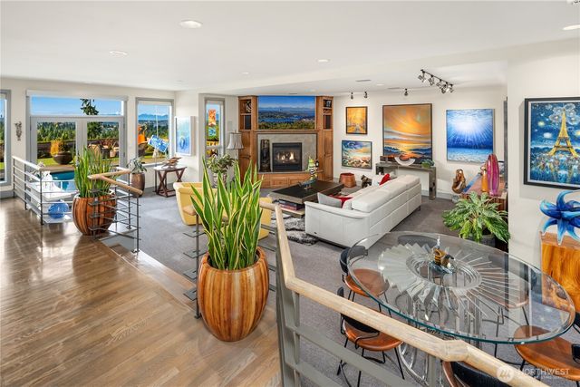 9600 NE 28th Street, Clyde Hill, WA 98004