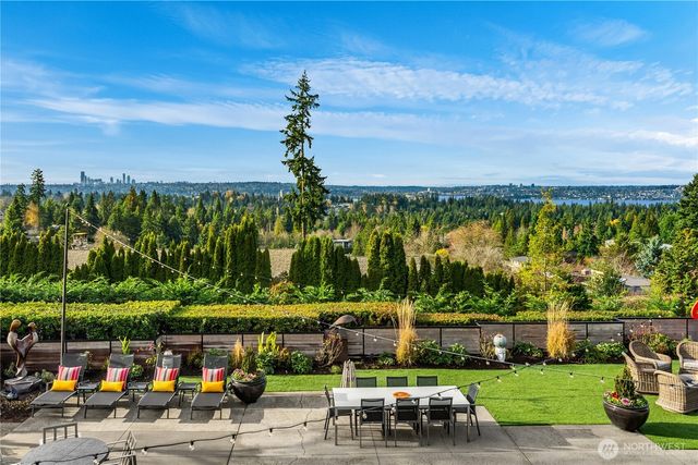 9600 NE 28th Street, Clyde Hill, WA 98004