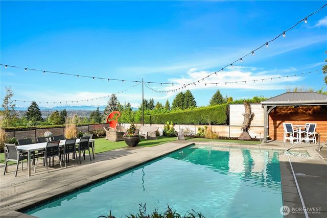 9600 NE 28th Street, Clyde Hill, WA 98004