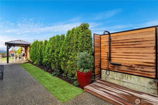 9600 NE 28th Street, Clyde Hill, WA 98004