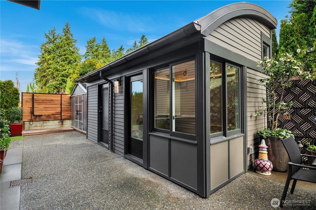 9600 NE 28th Street, Clyde Hill, WA 98004