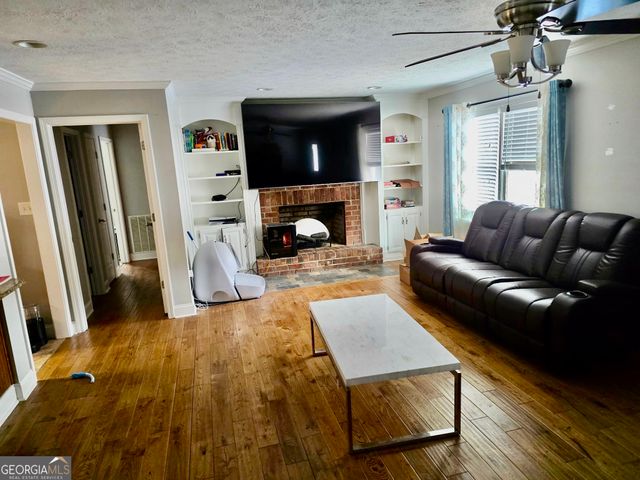 38 Lakeview Drive SE, Lindale, GA 30147