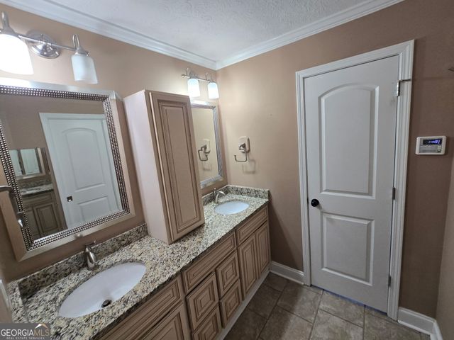 38 Lakeview Drive SE, Lindale, GA 30147