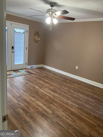 38 Lakeview Drive SE, Lindale, GA 30147