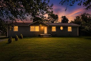 2057 Lake Rd, Greenbrier, TN 37073