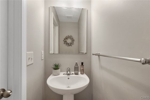 8625 Alizarin Avenue, Cicero, NY 13039