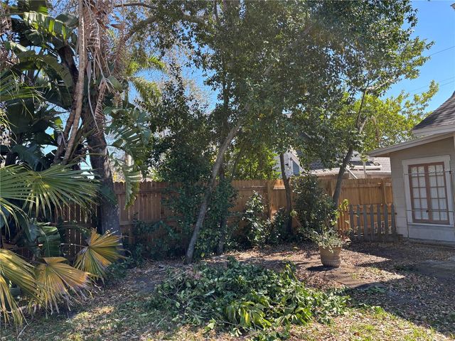 810 22ND AVENUE N 2, St Petersburg, FL 33704
