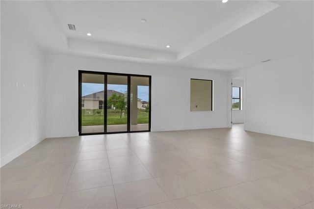 2204 NE 14th PL, Cape Coral, FL 33909