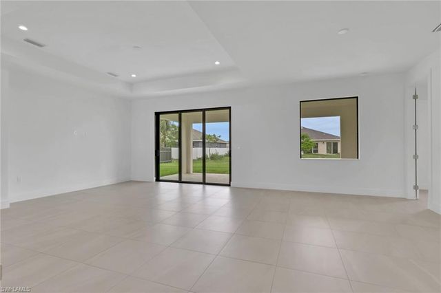 2204 NE 14th PL, Cape Coral, FL 33909
