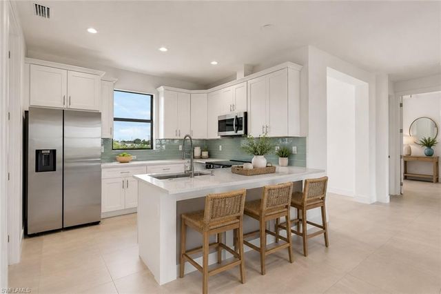 2204 NE 14th PL, Cape Coral, FL 33909