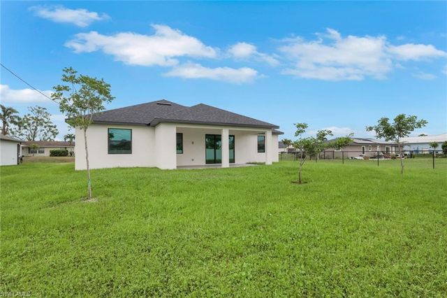 2204 NE 14th PL, Cape Coral, FL 33909