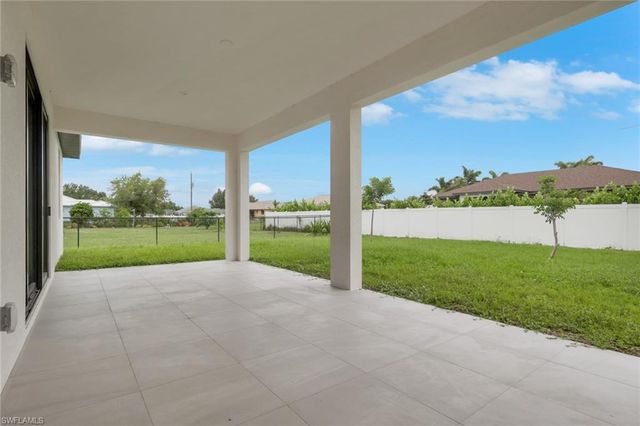 2204 NE 14th PL, Cape Coral, FL 33909