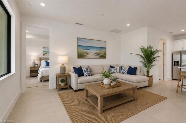2204 NE 14th PL, Cape Coral, FL 33909