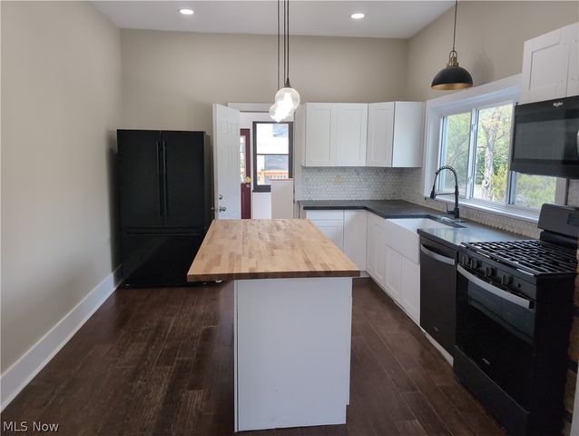 8217 Park Avenue, Garrettsville, OH 44231