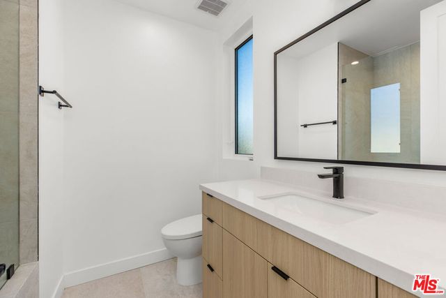 5223 W 20th Street, Los Angeles, CA 90016