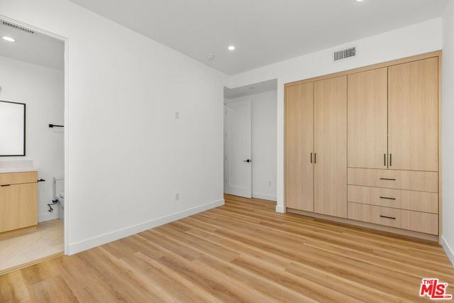 5223 W 20th Street, Los Angeles, CA 90016
