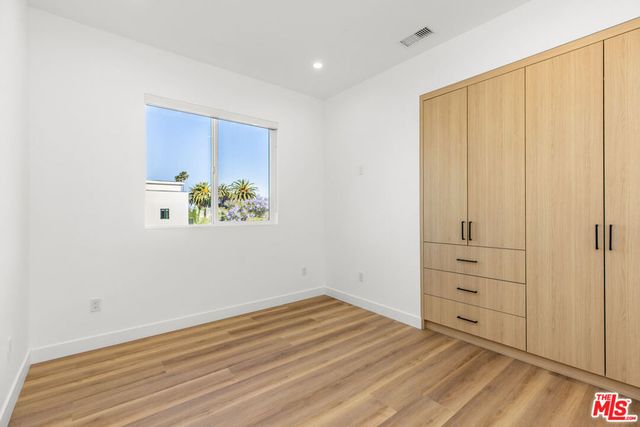 5223 W 20th Street, Los Angeles, CA 90016
