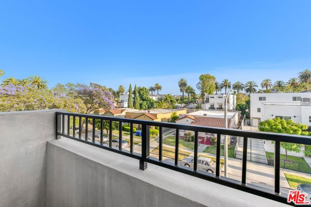 5223 W 20th Street, Los Angeles, CA 90016