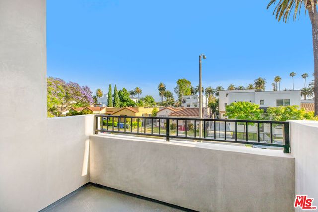 5223 W 20th Street, Los Angeles, CA 90016