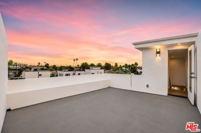5223 W 20th Street, Los Angeles, CA 90016