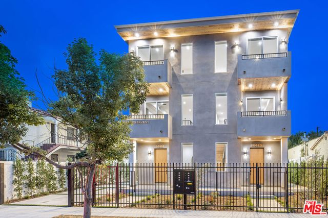 5223 W 20th Street, Los Angeles, CA 90016