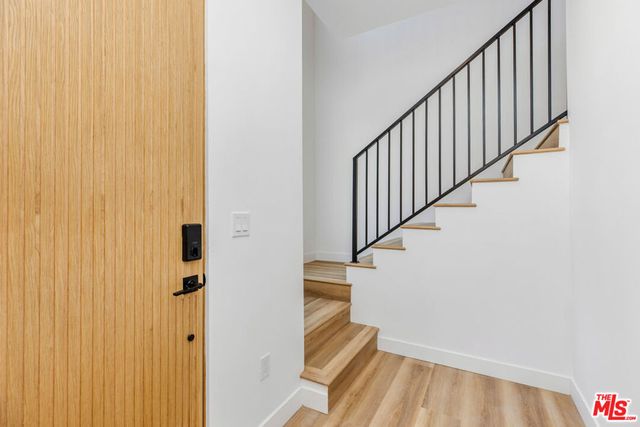 5223 W 20th Street, Los Angeles, CA 90016