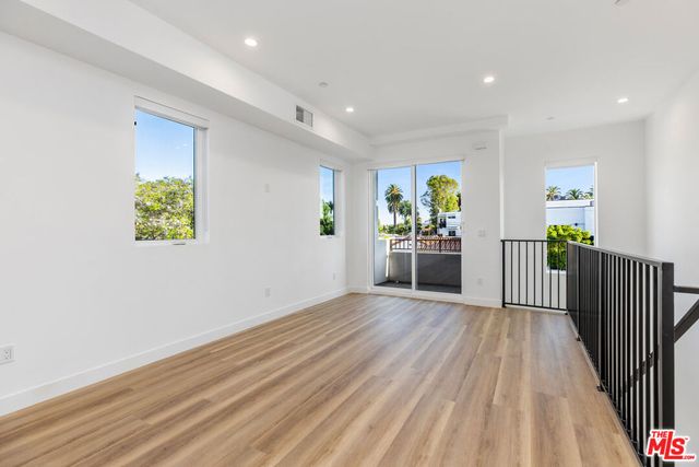 5223 W 20th Street, Los Angeles, CA 90016