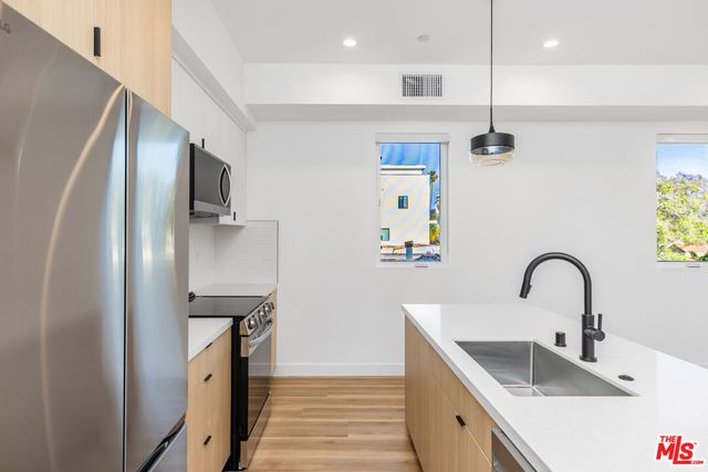5223 W 20th Street, Los Angeles, CA 90016