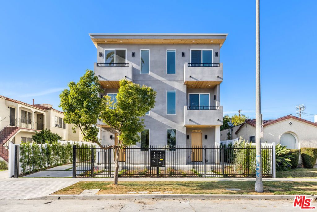 5223 W 20th Street, Los Angeles, CA 90016