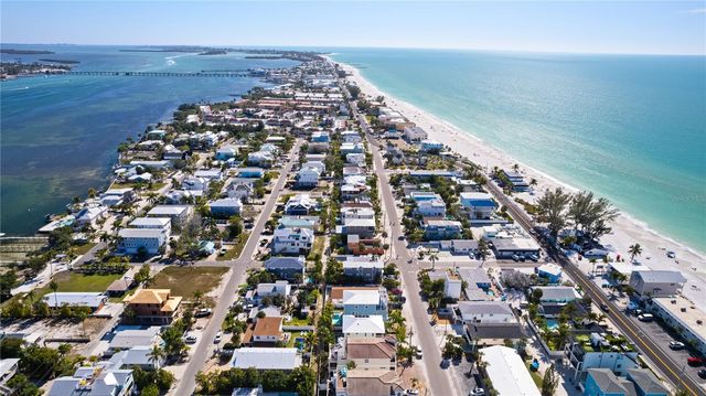 2305 AVENUE C, Bradenton Beach, FL 34217