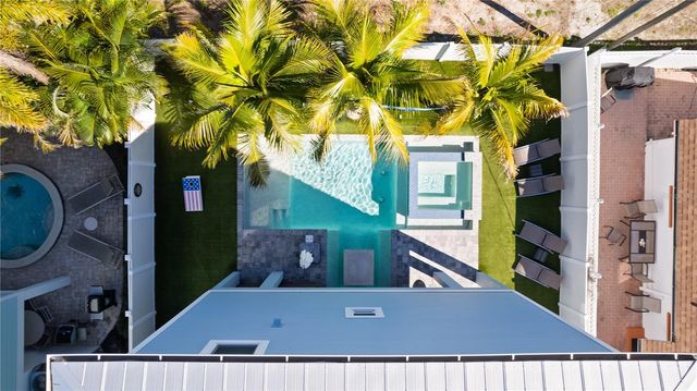 2305 AVENUE C, Bradenton Beach, FL 34217