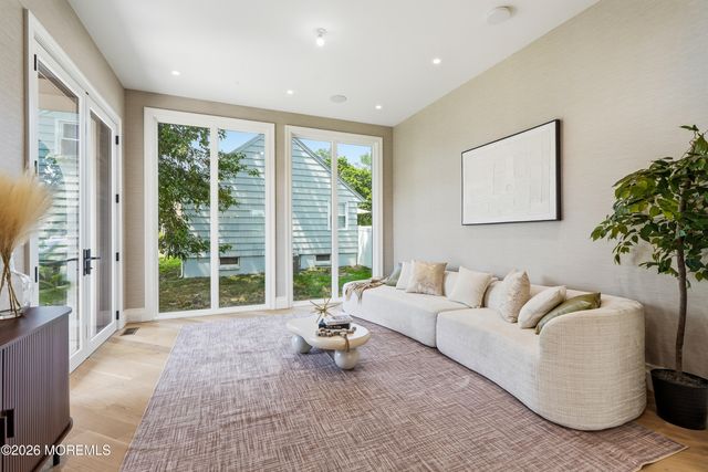 13 Johnston Street, Oakhurst, NJ 07755