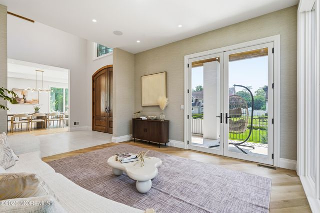 13 Johnston Street, Oakhurst, NJ 07755