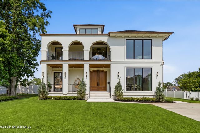 13 Johnston Street, Oakhurst, NJ 07755