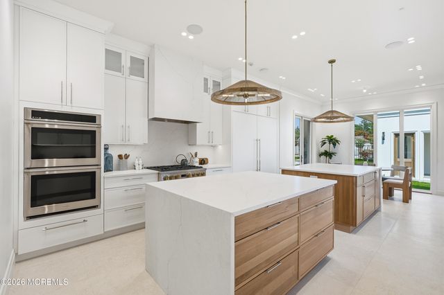 13 Johnston Street, Oakhurst, NJ 07755