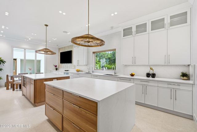 13 Johnston Street, Oakhurst, NJ 07755