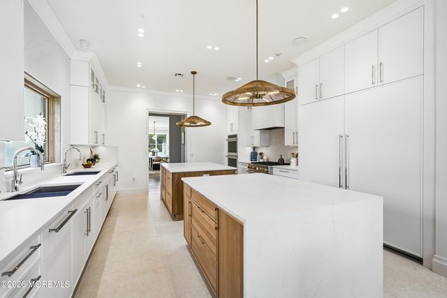 13 Johnston Street, Oakhurst, NJ 07755