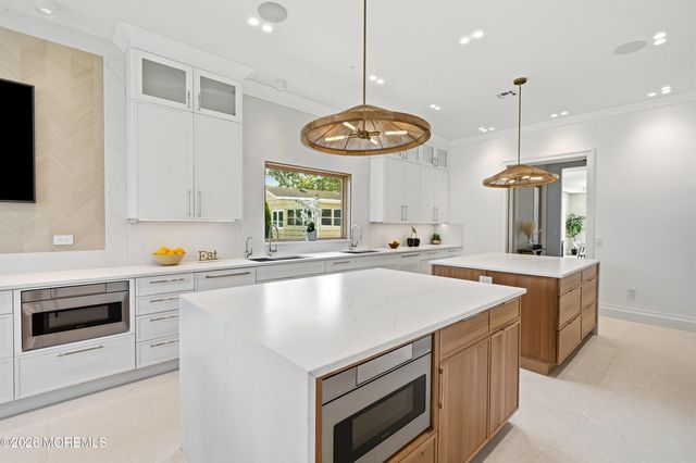 13 Johnston Street, Oakhurst, NJ 07755