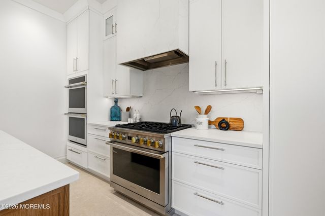 13 Johnston Street, Oakhurst, NJ 07755