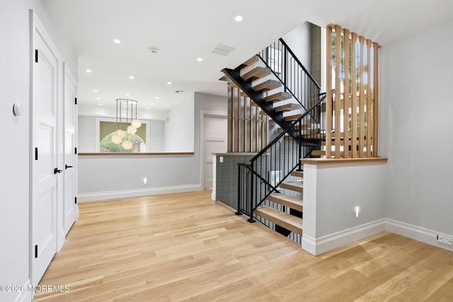 13 Johnston Street, Oakhurst, NJ 07755