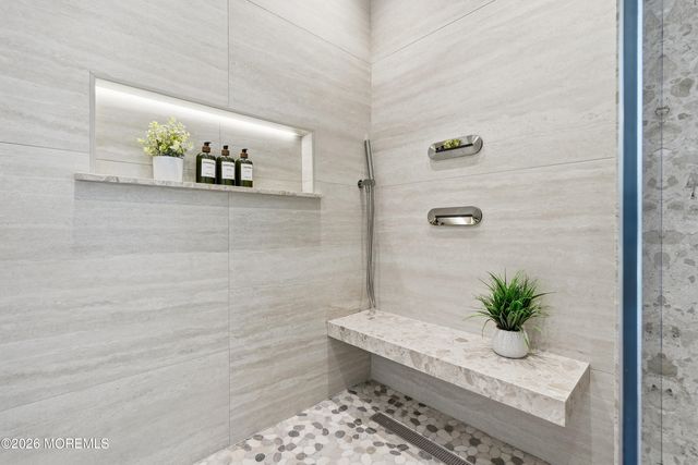 13 Johnston Street, Oakhurst, NJ 07755