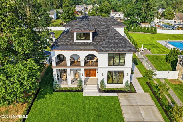 13 Johnston Street, Oakhurst, NJ 07755