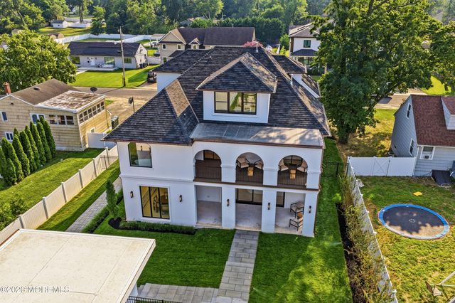 13 Johnston Street, Oakhurst, NJ 07755