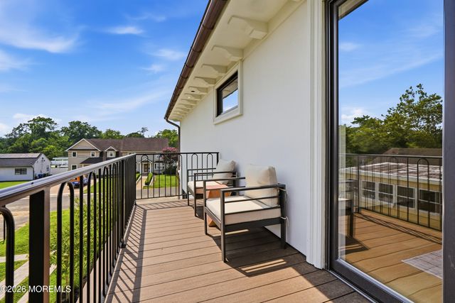 13 Johnston Street, Oakhurst, NJ 07755