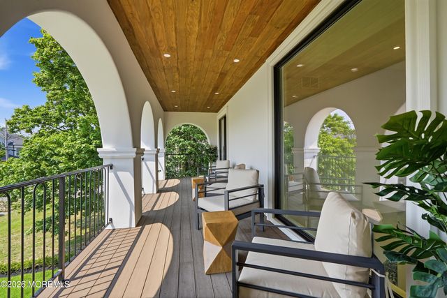 13 Johnston Street, Oakhurst, NJ 07755