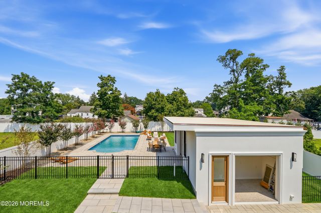 13 Johnston Street, Oakhurst, NJ 07755